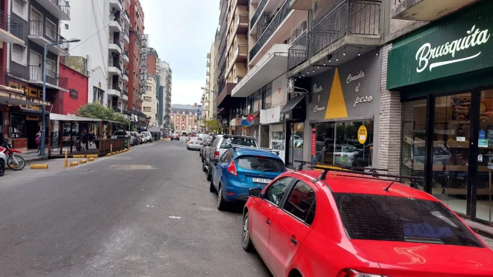 Encargados de edificios a favor de que se pueda estacionar en la mano derecha de calle Belgrano