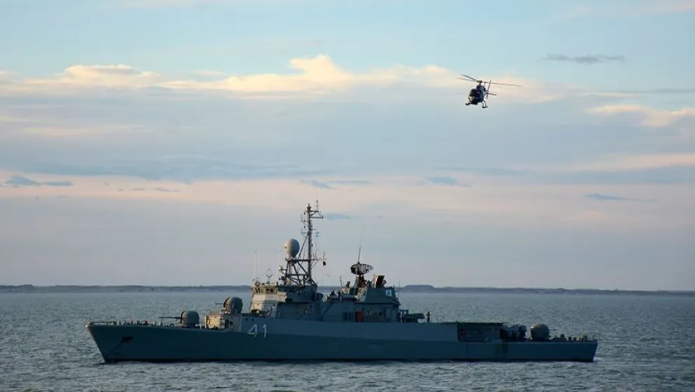 Zarpan buques de la Armada Argentina para maniobras de adiestramiento con portaaviones de la flota estadounidense
