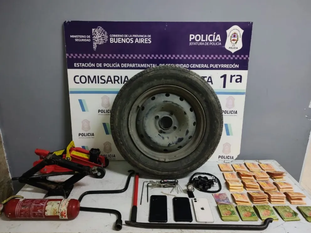 Persecución, choque y dos detenciones: les secuestran más de 200.000 pesos en efectivo 