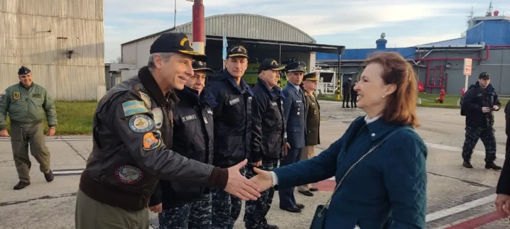 Los ministros Petri y Mondino se suman a la flota que participa de maniobras navales con buques de EEUU