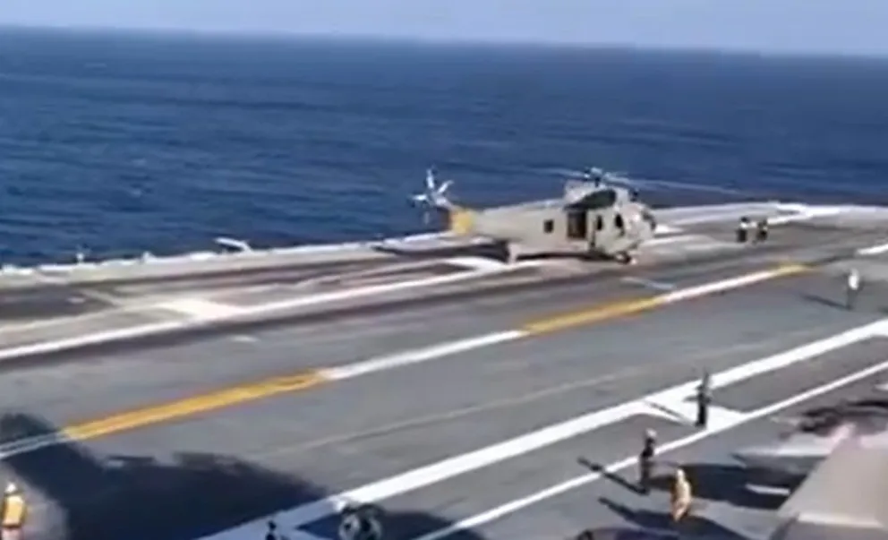 Los Sea King de la Armada en la cubierta del Portaaviones George Washington