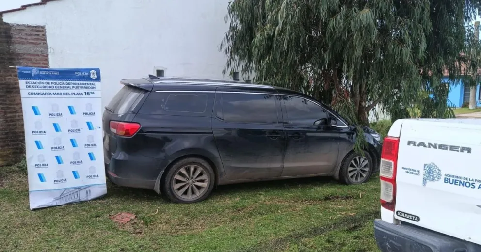 Detienen a joven que manejaba una camioneta robada y la chocó contra un árbol al intentar escapar