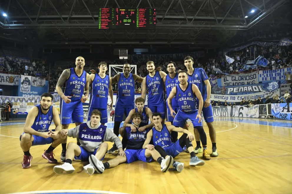 Primer match point: Peñarol dio vuelta la serie en el Polideportivo