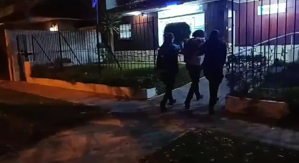 No lo dejaron entrar a un bar y roció con gas pimienta y golpeó a un empleado de seguridad