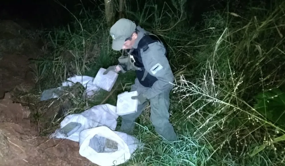 Encontraron más de 83 kilos de marihuana en una ruta de Misiones