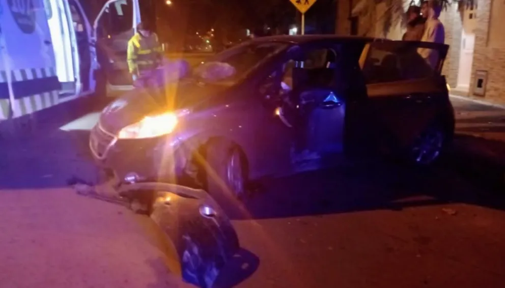 Falleció un hombre tras chocar contra una camioneta estacionada en Funes y Gascón