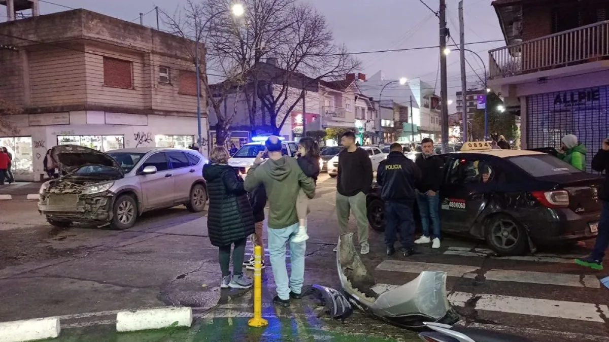 Choque entre un taxi y una camioneta deja una pasajera herida | Infobrisas