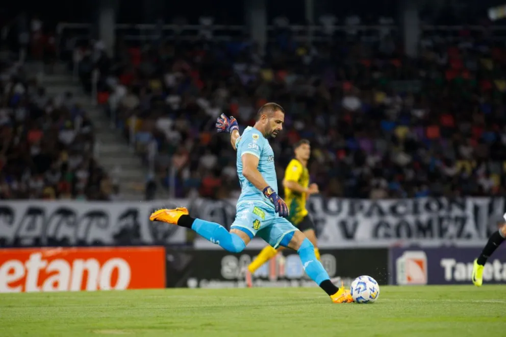 Aldosivi cayó con polémica en su debut
