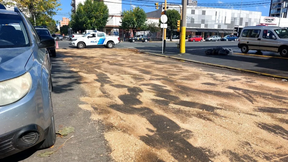 Tránsito cortado por el derrame de combustible en la Shell de ...