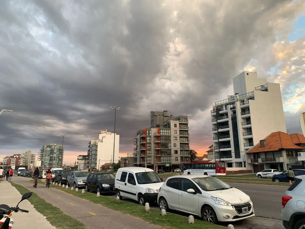 Viernes con alerta en MDP: tormentas fuertes y viento 75 km/h