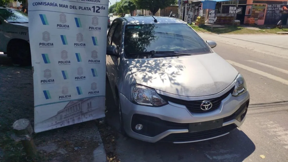 Aprehendieron a un sujeto que circulaba en un auto robado y sin patente ...