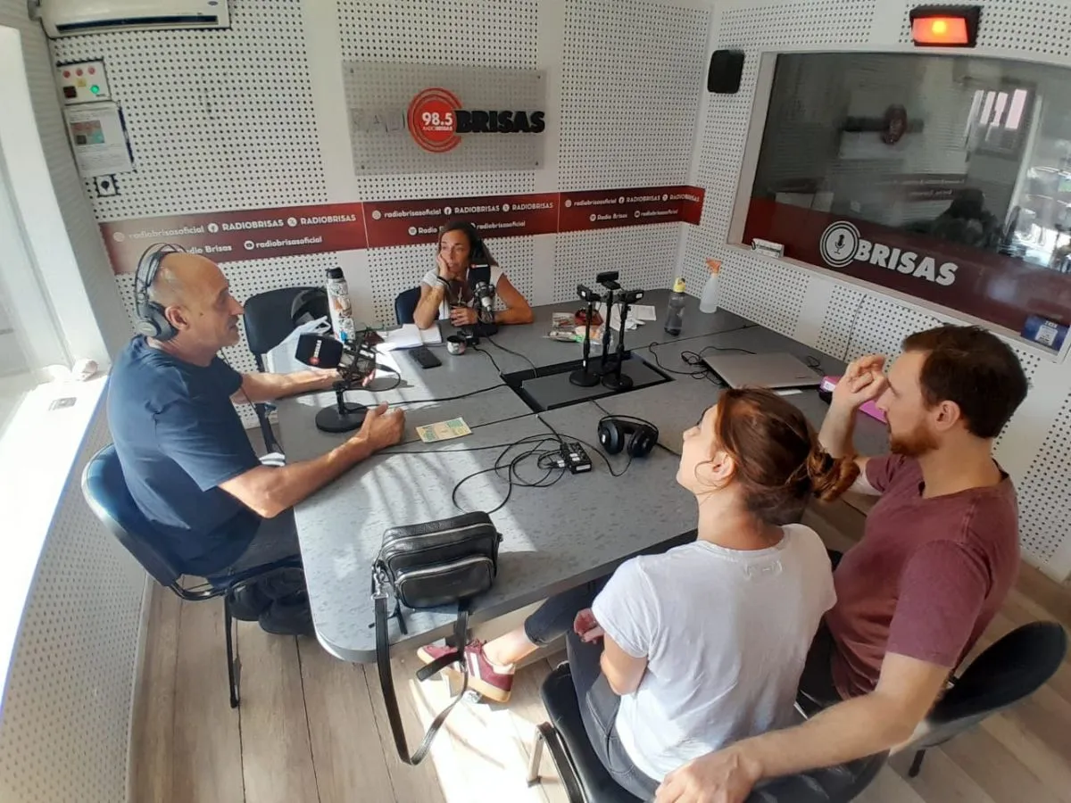 Miguel Albarelo junto a sus hijos