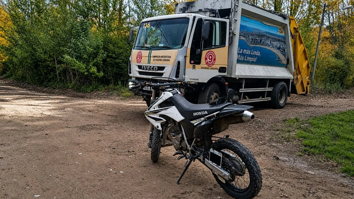Choque en La Trinidad: moto sin papeles y al HIGA