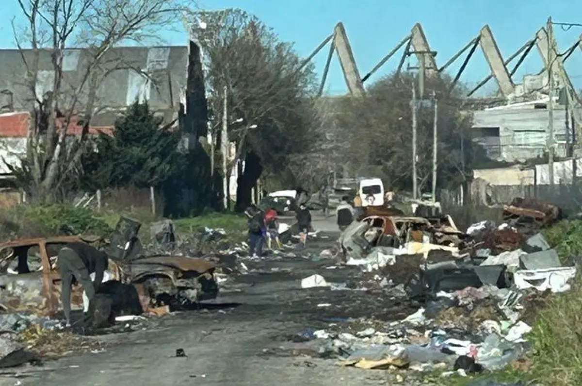 Basural enfrente de la escuela: los vecinos al palo