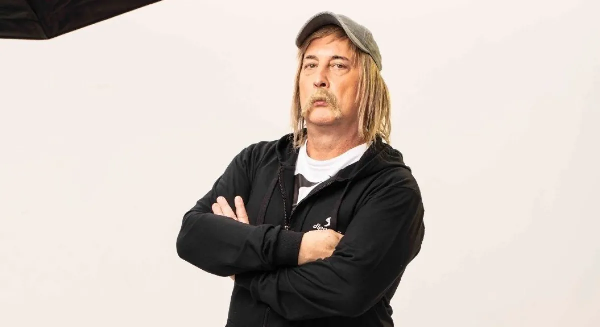 Eber Ludueña se baja de la cancha y se sube al LOL