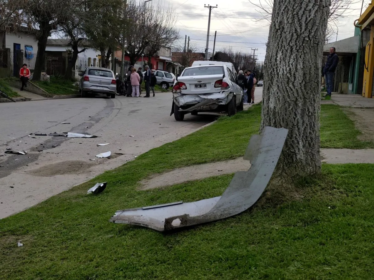 Choque múltiple en Mar del Plata deja tres vehículos dañados