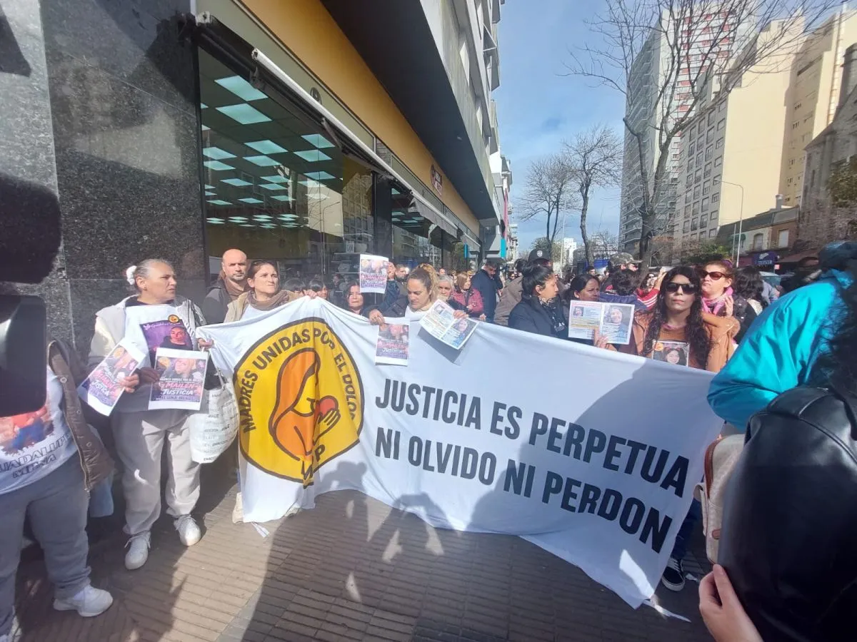 Asesinaron a un remisero y su hija marchó pidiendo seguridad