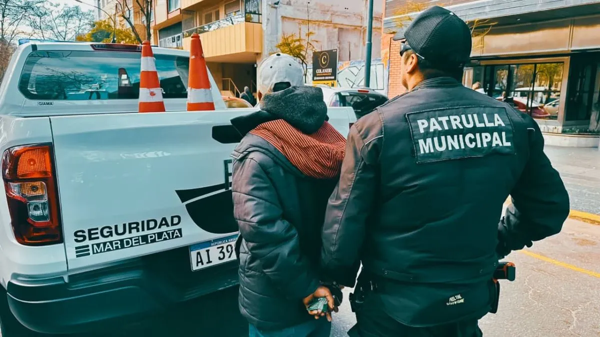 Armó disturbios, atacó a agentes de la Patrulla Municipal y terminó aprehendido